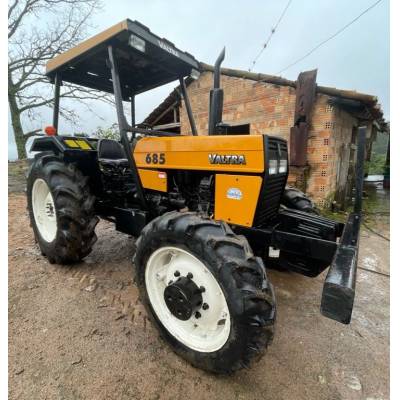 Valtra 685